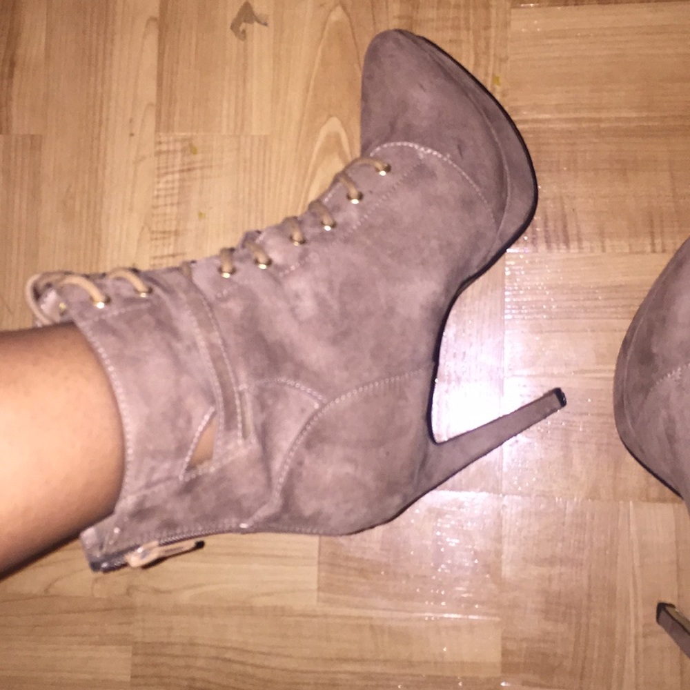 Express heels 😍 - Picture 2 of 4